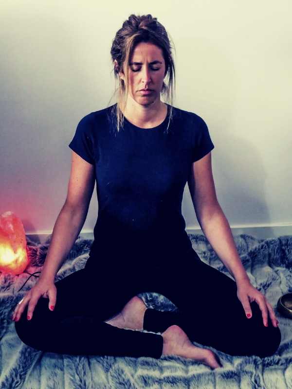 Vanesa-Meditando-Mindfulness-primer-plano
